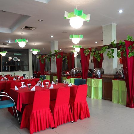 Oyo 742 Mona Plaza Hotel Pekanbaru Eksteriør bilde