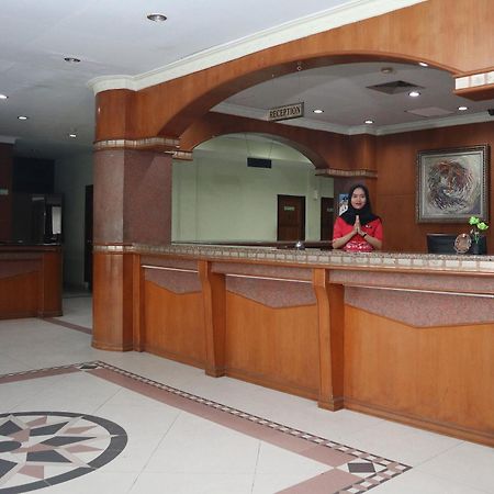 Oyo 742 Mona Plaza Hotel Pekanbaru Eksteriør bilde