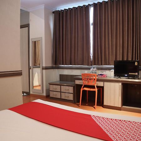 Oyo 742 Mona Plaza Hotel Pekanbaru Eksteriør bilde