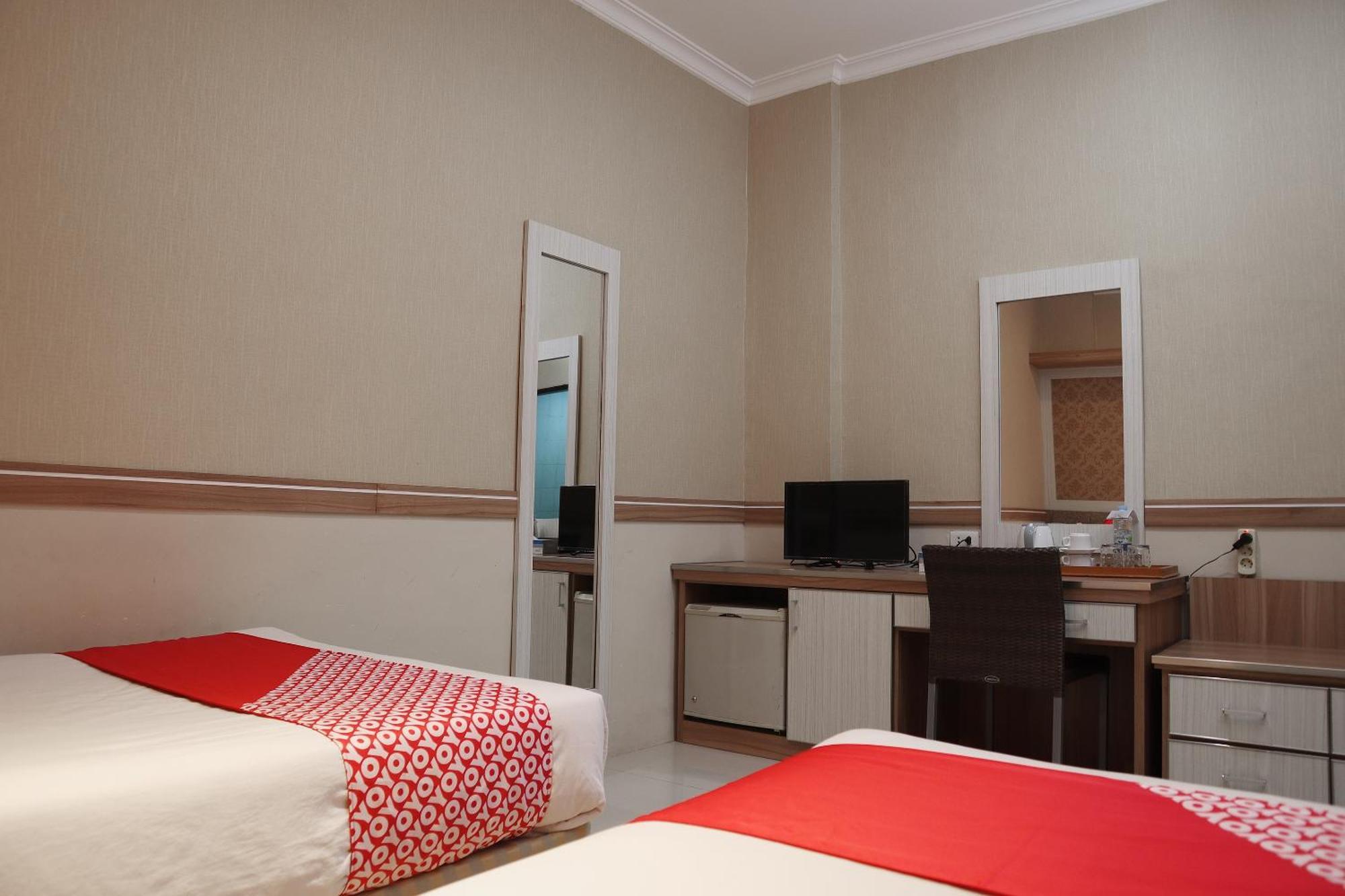 Oyo 742 Mona Plaza Hotel Pekanbaru Eksteriør bilde
