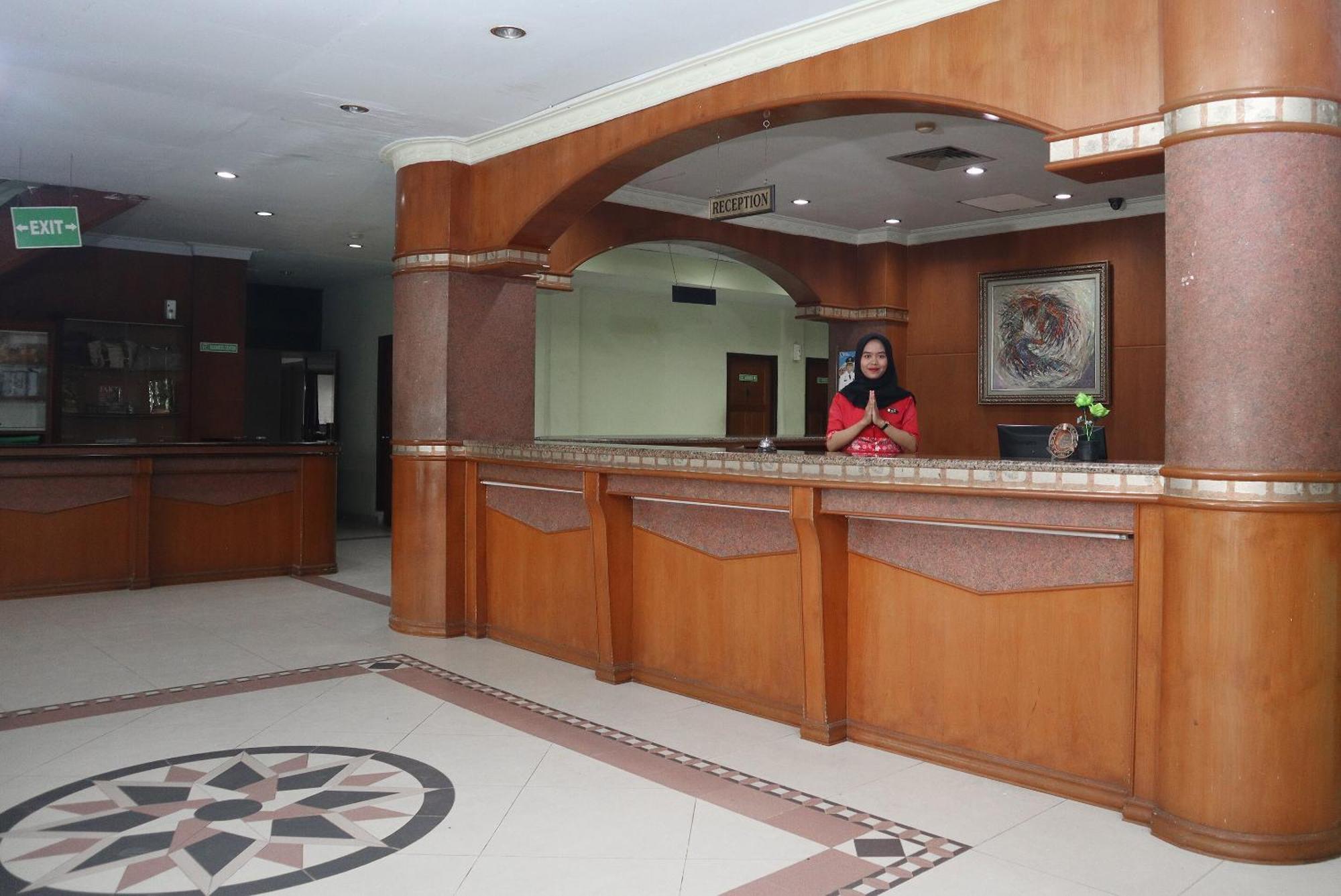 Oyo 742 Mona Plaza Hotel Pekanbaru Eksteriør bilde