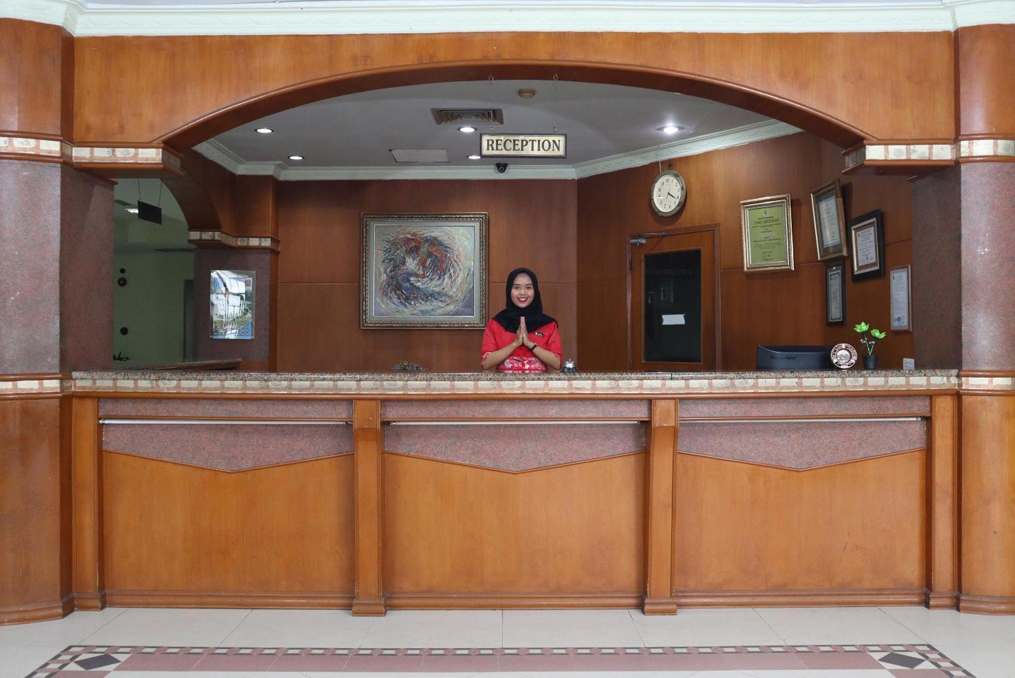 Oyo 742 Mona Plaza Hotel Pekanbaru Eksteriør bilde